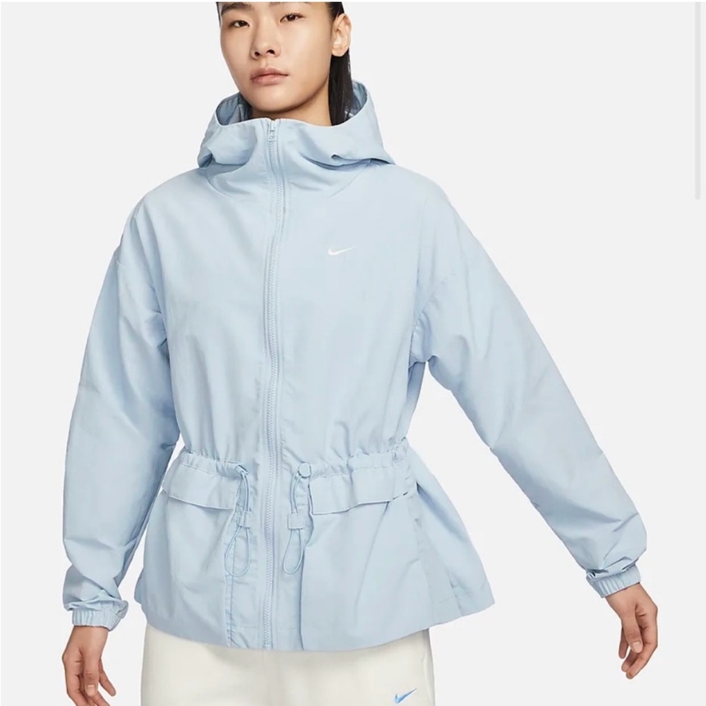 Nike Sportswear Women's Light Blue Oversized Hooded Rain Jacket Medium